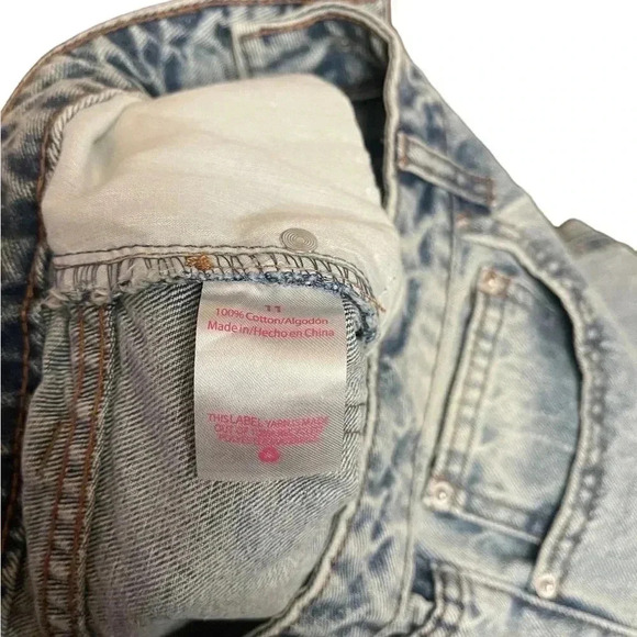 No Bounderies Super High Rise Straight Relaxed Distressed Button Fly Mom Jeans - Picture 13 of 13